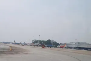 IATA đề nghị xử lý phi công đỗ quá vạch dừng ở sân bay Nội Bài