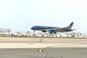 Kiến nghị tiếp tục giảm 50% giá dịch vụ hạ, cất cánh máy bay