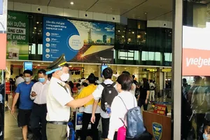 Cấm đi máy bay 1 năm hành khách lăng mạ nhân viên hàng không