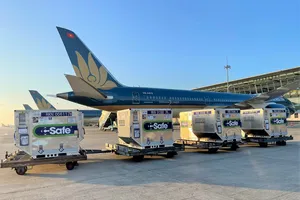 1 triệu liều vaccine COVID-19 đã lên máy bay vào TP.HCM