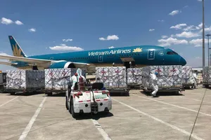 500.000 liều vaccine Trung Quốc viện trợ đã về Việt Nam