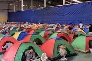 Kiến nghị công nhân sản xuất tại chỗ nhưng ngủ ở 'vùng xanh'