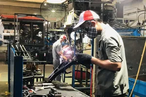 Dù đóng cửa, một công ty vẫn chi 5 tỉ/ngày trả lương cho công nhân