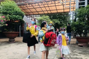 Người Quảng Bình ở TP.HCM ra ga tiễn gần 3.000 bà con về quê