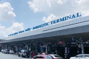 Yêu cầu sân bay Tân Sơn Nhất bố trí đủ xe phục vụ khách