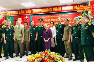 Các Anh hùng lực lượng vũ trang nhân dân, tướng lĩnh quân đội các thời kỳ và thân nhân gia đình các thế hệ cán bộ, chiến sĩ Mặt trận Tây Nguyên dự họp mặt. Ảnh: PHONG ĐIỀN