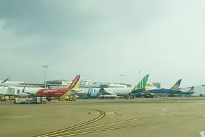 Hàng loạt chuyến bay đi đến sân bay Côn Đảo, Phú Yên bị hủy