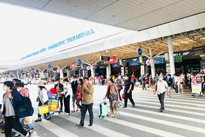 Sân bay Tân Sơn Nhất từng bước kiểm soát tình trạng ùn tắc