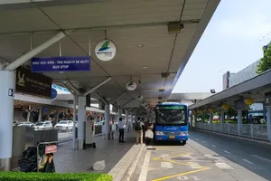 Sẽ tính toán thời gian xe buýt đón khách ở sân bay Tân Sơn Nhất hợp lý hơn