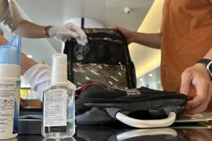 Sân bay Nội Bài kiểm tra chất lỏng các chuyến bay đến Úc