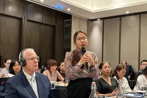 Giấy phép lao động khắt khe, rườm rà đang cản trở đầu tư vào Việt Nam