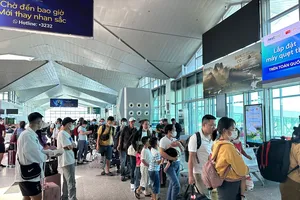 Sân bay Vinh hoạt động trở lại sau 16 giờ tạm đóng cửa