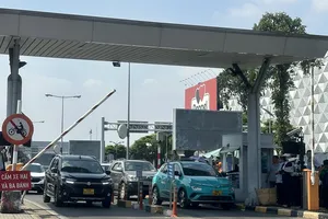 Thử nghiệm thu phí không dùng tiền mặt tại Sân bay Tân Sơn Nhất, Nội Bài