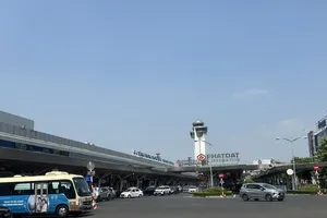 Sân bay Tân Sơn Nhất nhộn nhịp mùng 3 Tết