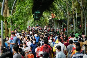 Nắng nóng gay gắt dịp lễ 30-4, có nơi trên 40 độ