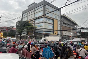 Lưu ý khi đi qua hầm chui Trần Quốc Hoàn, quận Tân Bình