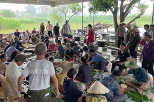 Người dân Nghệ An nấu hơn 10.000 bánh chưng gửi vùng ngập lũ phía Bắc