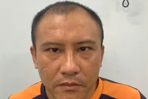 Người cầm ba chĩa rượt đánh hai vợ chồng ở Bình Tân bị truy nã