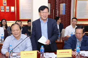 Nghỉ tết bao nhiêu ngày, thi môn gì cũng báo cáo Thủ tướng, vậy Bộ trưởng làm gì?