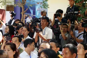 Phóng viên tác nghiệp tại một sự kiện ở Hội Nhà báo TP.HCM.