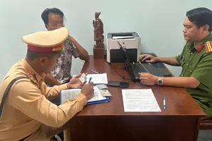 Chạy ô tô đi ngược chiều còn đòi đánh người