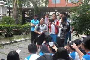 'Dẹp' sách vở, học sinh tới đài khí tượng học địa lý