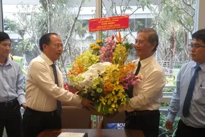 Lãnh đạo TP.HCM thăm nhà giáo tiêu biểu