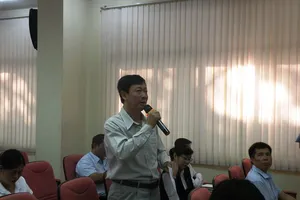 Bàn dự Luật Giáo dục nhưng nóng chuyện tăng lương