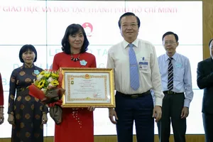 TP.HCM: Trao tặng danh hiệu nhà giáo ưu tú