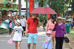 Thảo Cầm Viên hút khách tham quan dịp lễ 30-4