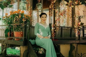 Cô giáo xinh đẹp viết lời phê: 'Hờn cả thế giới'