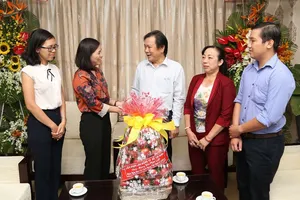 Nhiều cơ quan, đơn vị chúc mừng báo Pháp Luật TP.HCM dịp 21-6