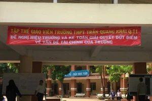 Vụ GV treo băng rôn: Thu hồi hơn 500 triệu, xử lý hiệu trưởng