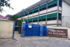 Có hộ khẩu nhưng con không có trong danh sách nhập trường 