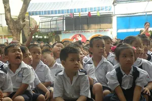 Mối lo lạm thu đầu năm học