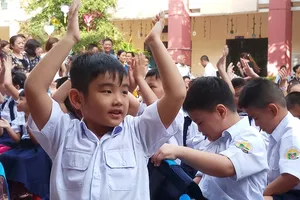 Các trường chưa được tạm thu đầu năm học mới