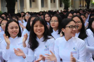 Chủ tịch Quốc hội đánh trống khai trường tại TP.HCM