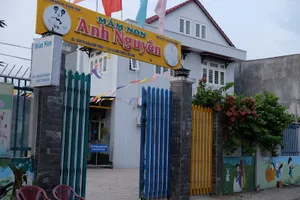 Trẻ 18 tháng bị bỏng 2 chân là do bảo mẫu sơ ý?