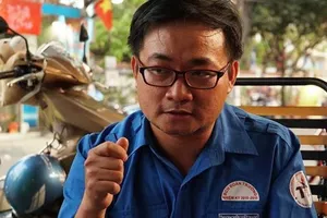 Thầy cho trò diễn 'cảnh nóng' kiện hiệu trưởng ra tòa