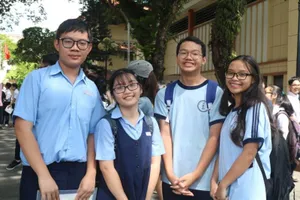 Thí sinh bất ngờ với đề thi Toán vào Phổ thông năng khiếu