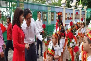 Phó Thủ tướng Vũ Đức Đam dự lễ khai giảng tại trường Tiểu học Lê Văn Tám (quận 7). Ảnh: Giaoducthoidai