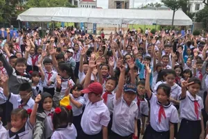 Kéo co, nhảy bao bố, đua xe đạp, khai giảng vui không thể tả!