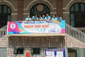 Học sinh Trần Đại Nghĩa rực rỡ sắc màu 'Ngày thứ sáu vui vẻ'