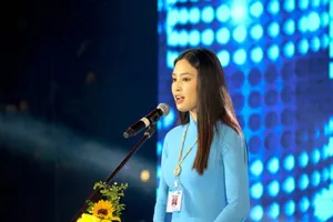 Hoa hậu Trần Tiểu Vy đọc thư gửi thanh niên TP.HCM