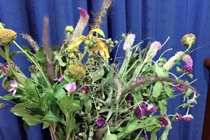 Rưng rưng ngắm món quà trò vùng cao tặng cô giáo ngày 20-11