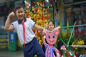 Trường học tưng bừng đón tết