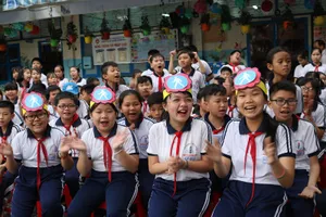 Học sinh trường Tiểu học Nguyễn Thị Minh Khai, quận Gò Vấp trong một hoạt động ngoại khóa