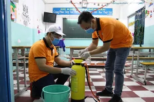 Trường học tổng vệ sinh, sát khuẩn trước khi đón học sinh đi học trở lại