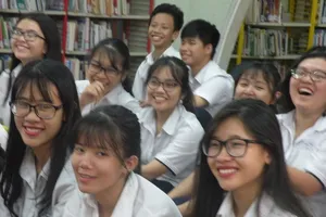 Học sinh trường THPT chuyên Lê Hồng Phong trong một tiết học ngoại khóa