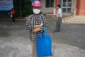 'May có gạo ăn đỡ chứ thời gian này vất vả lắm!'